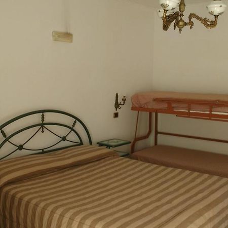 "Villa Pompei" Camere Familiari מראה חיצוני תמונה